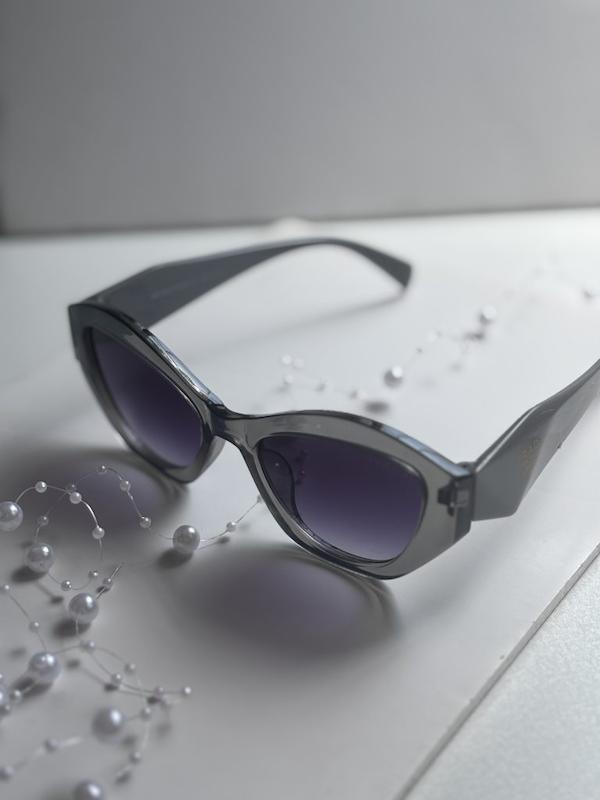 عینک آفتابی برند Prada زنانه ترند طوسی یووی 400   B1071
