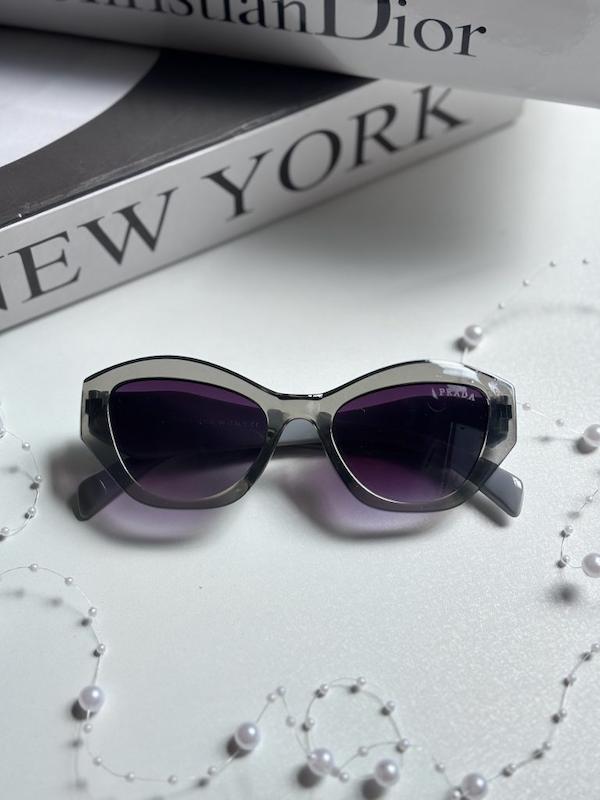 عینک آفتابی برند Prada زنانه ترند طوسی یووی 400   B1071