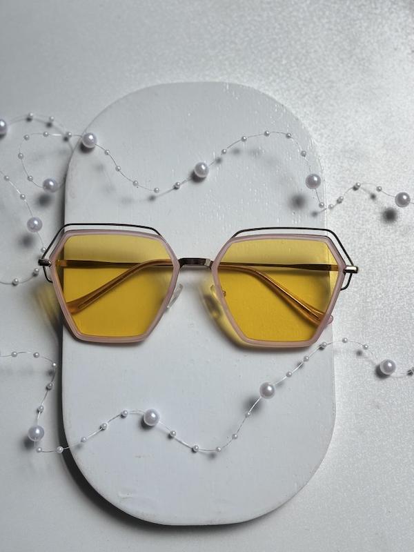 عینک آفتابی برند prada زنانه فلزی زرد یووی 400    B1091