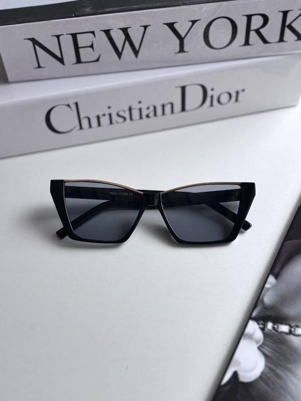 عینک آفتابی برند Prada زنانه دودی ترند یووی 400   B1098