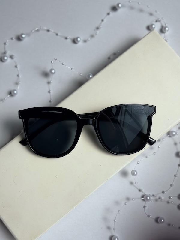 عینک آفتابی برند gucci زنانه مشکی کلاسیک یووی 400   B1161