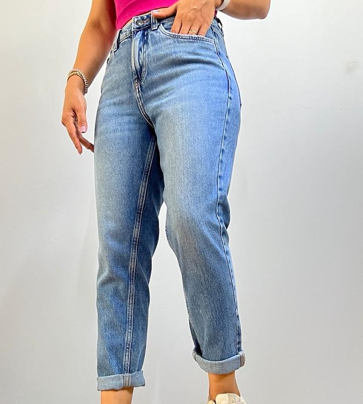 شلوار جین مام فیت دمپا ریش H&M( آیتم تخفیفی)