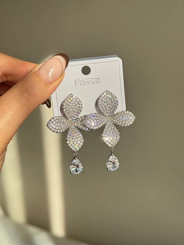 گوشواره جواهری طرح گل آویز نگین