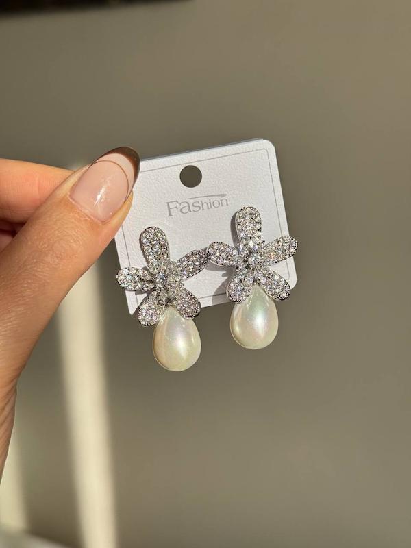 گوشواره جواهری طرح گل آویز مروارید درشت