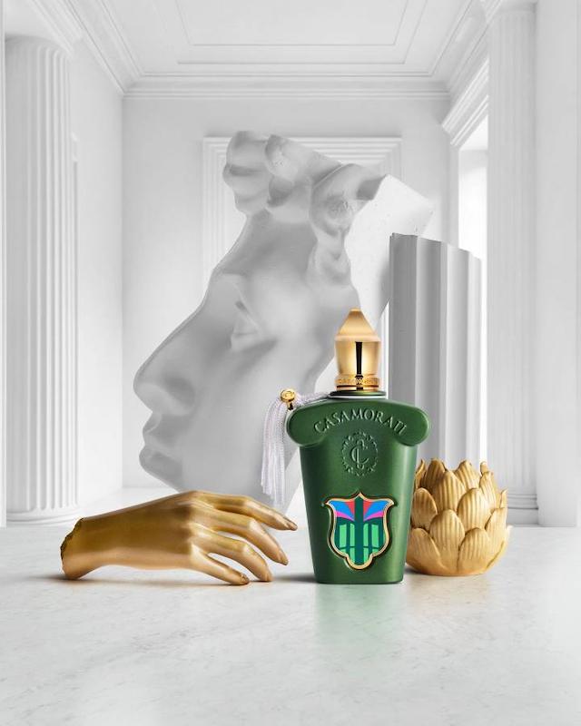 عطر یونیسکس Casamorati Harrods Edition با رایحه ریحان، رزماری، سرو، کندر، مُر و سیپریول
