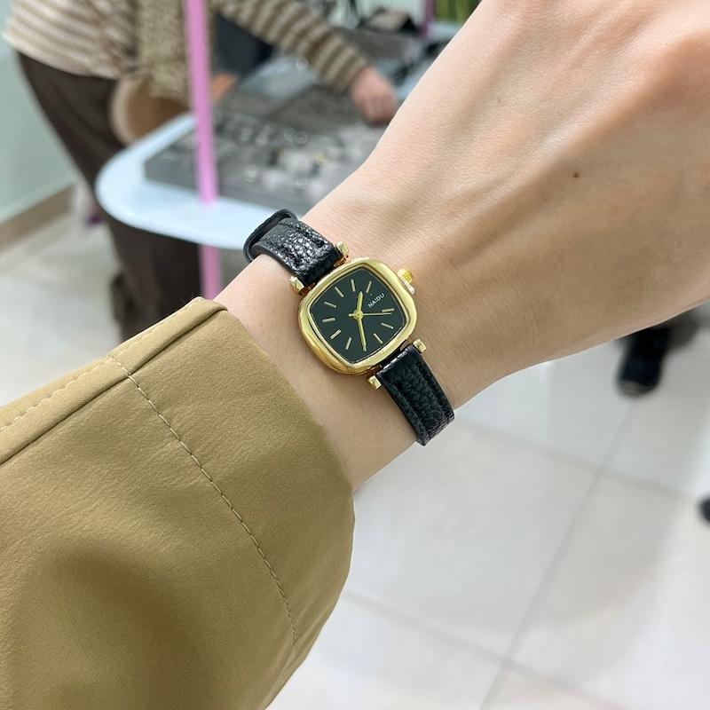 ساعت نایدو چرمی