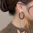 گوشواره ژورنالی چرم حلقه ای 