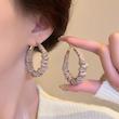گوشواره ژورنالی چرم حلقه ای 