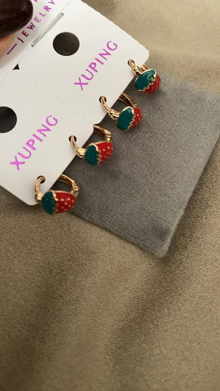 گوشواره توت فرنگی