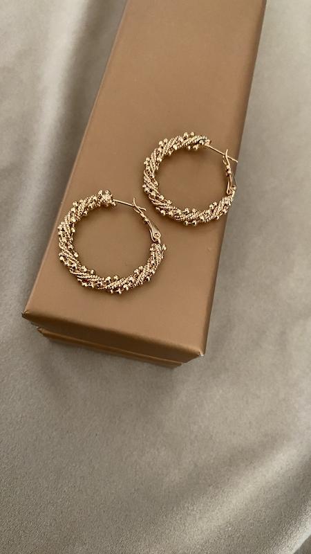 گوشواره خاویاری 