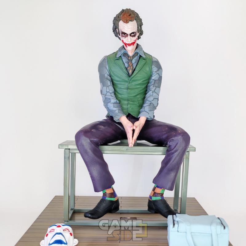 فیگور جوکر با نیمکت همراه با متعلقات