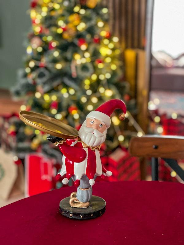 بابانوئل کاسه به دست