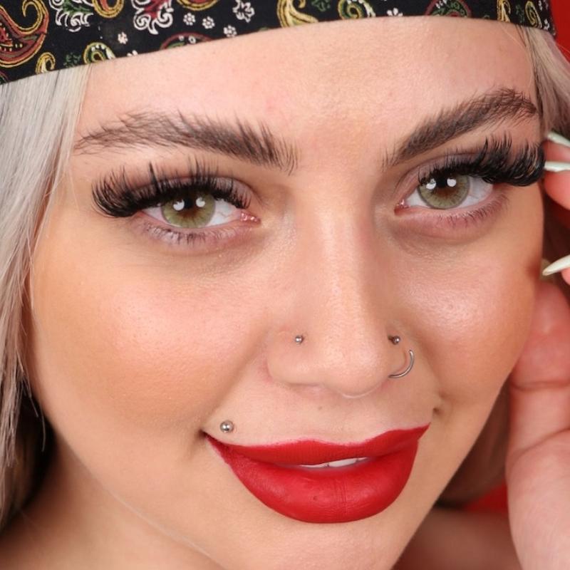 از رو به رو با فاصله نزدیک