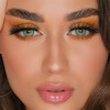 از رو به رو با فاصله نزدیک