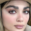 از رو به رو با فاصله نزدیک