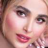 عکس لنز از روبرو روی چشم تیره