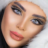 با میکاپ و نور رینگ لایت