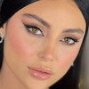 با میکاپ و نور زیاد