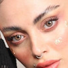 از رو به رو نزدیک
