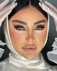 با میکاپ و نور زیاد