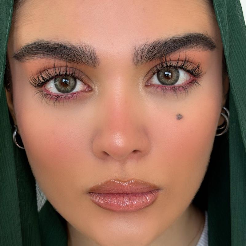 از رو به رو با فاصله نزدیک