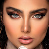 افسانه یک درشت نمایی بیشتری نسبت به افسانه دو دارد