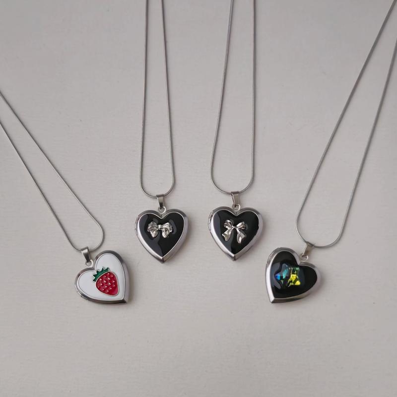 گردنبند لاکت پاپیون/ توت فرنگی یا ستاره