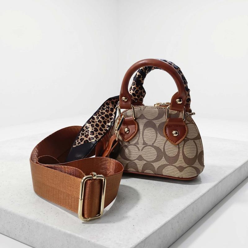کیف مینی بگ اسکارف دار دستی و رودوشی زنانه طرح coach کد ۲۶۰۴۱۱۷