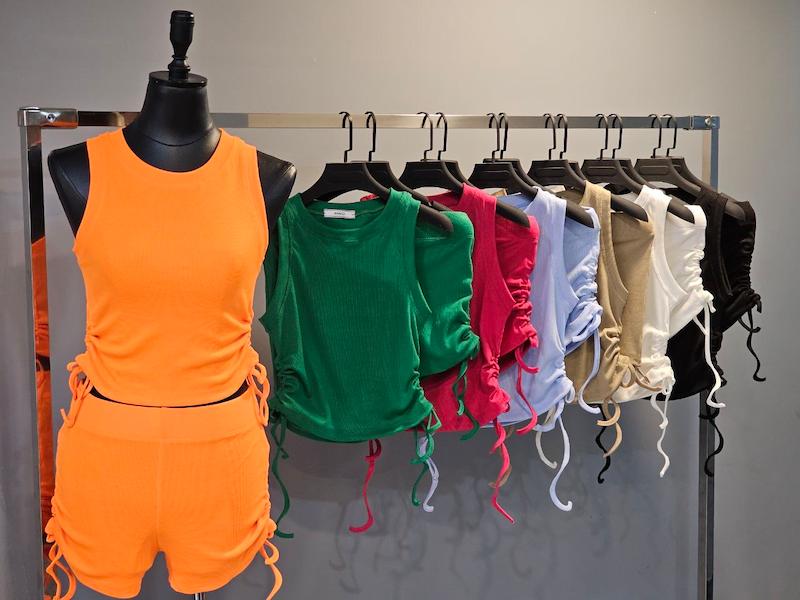 تاپ و شورتک مینا