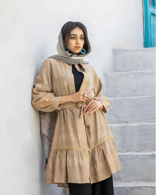 مانتو عروسکی