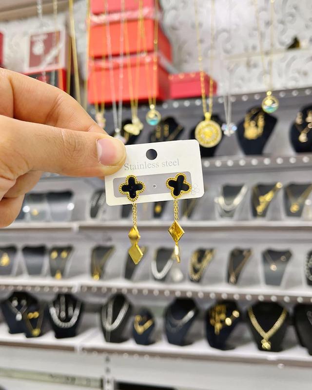 گوشواره ونکلیف مشکی