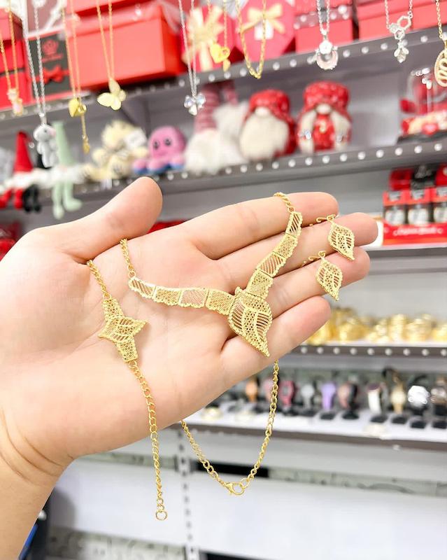 سرویس اشرافی مونا