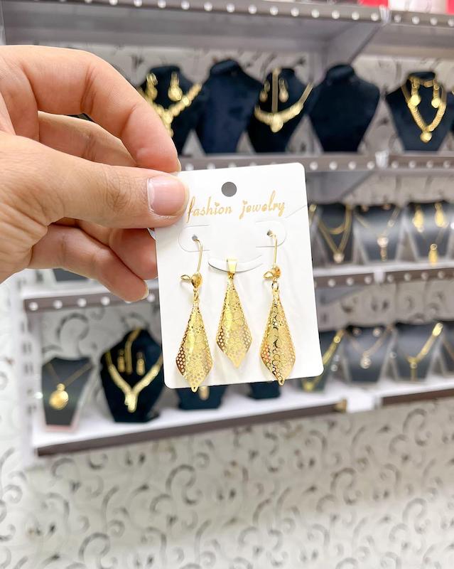 نیمست گل بازنجیر