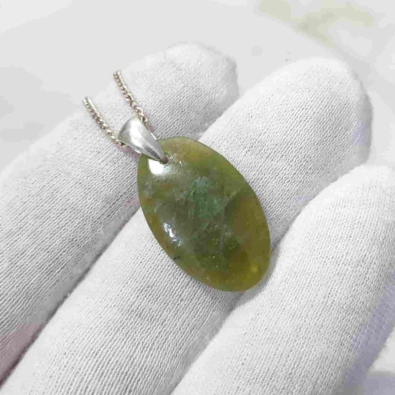 گردنبند سنگ  زبرجد طبیعی با آویز نقره