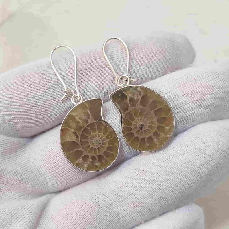 گوشواره نقره با فسیل آمونیت طلایی