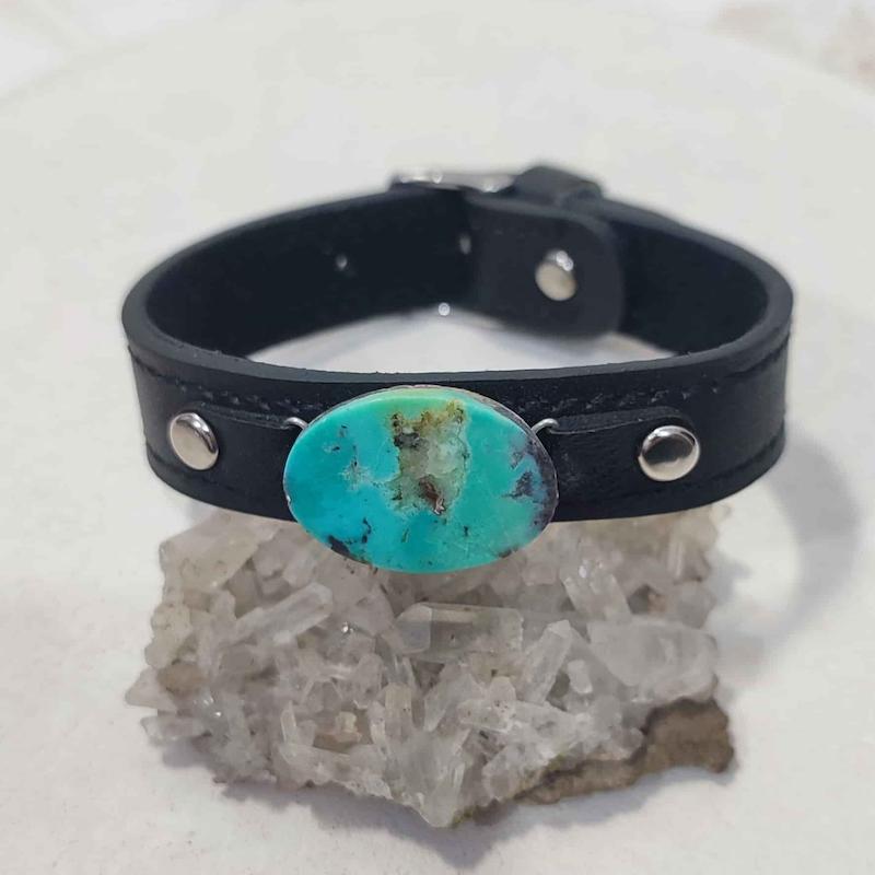 دستبند چرمی با سنگ فیروزه نیشابور اصل کد 1