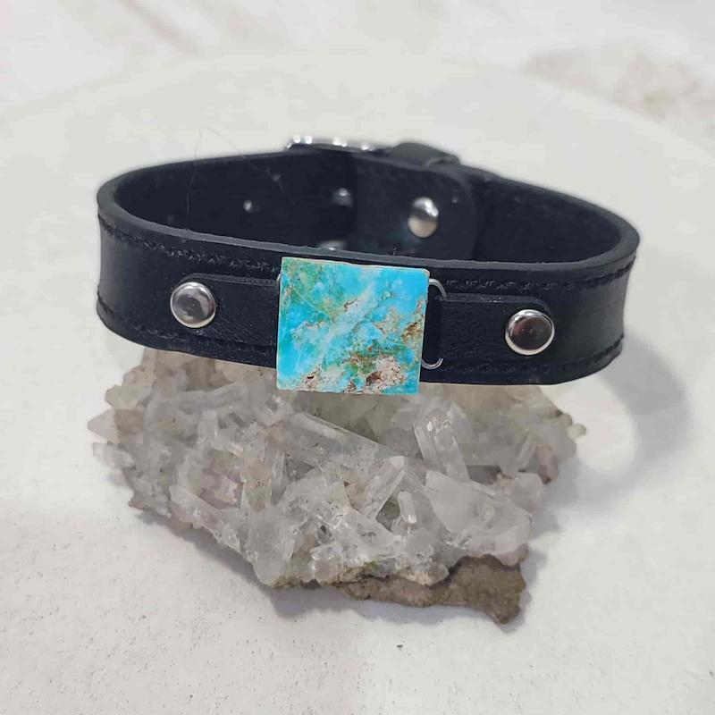 دستبند چرمی با سنگ فیروزه نیشابور اصل کد 2