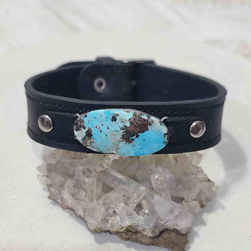 دستبند چرمی با سنگ فیروزه نیشابور اصل کد 3