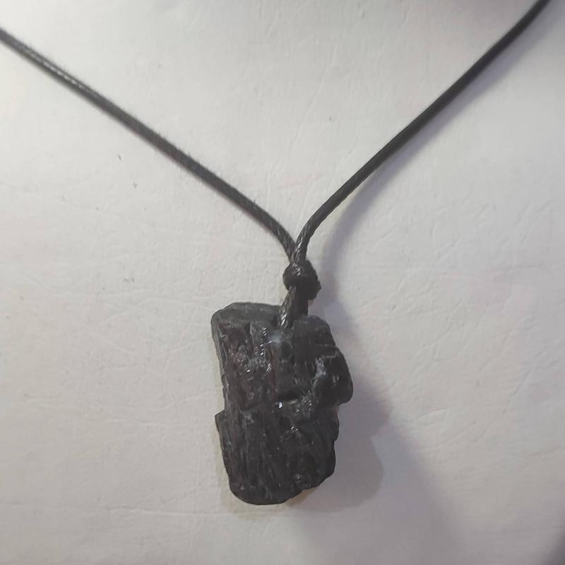 گردنبند راف طبیعی تورمالین سیاه-2.5سانتی ( کد2)