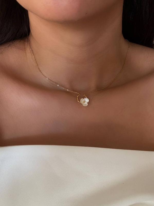 گردنبند شکوفه صدف طبیعی 