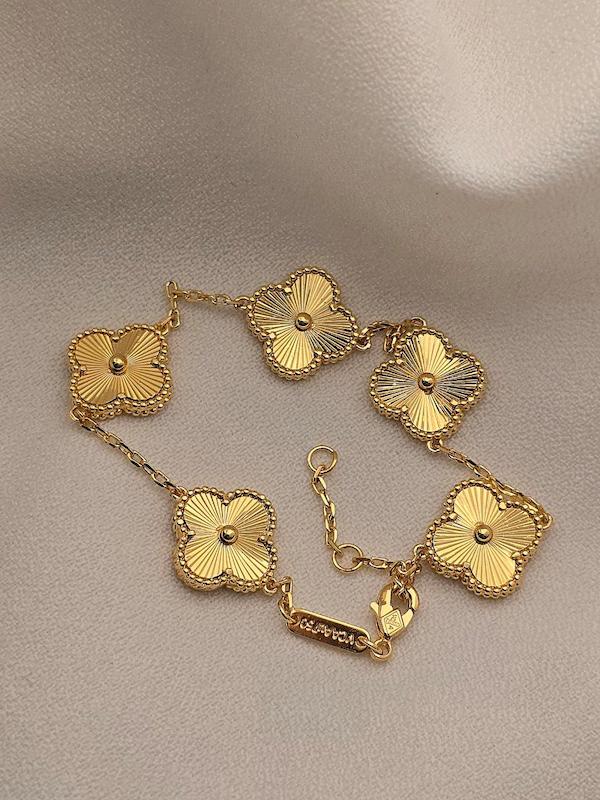 دستبند زنجیری ۵گل ونکلیف کیفیت مستر کوالیتی حک برند و750 مشابه نمونه طلا