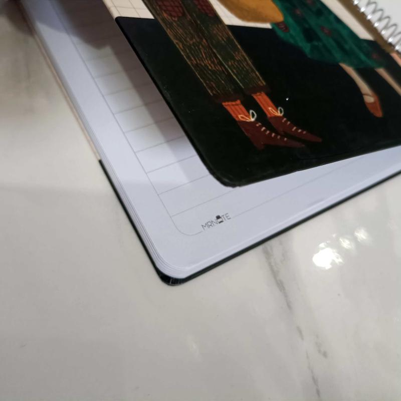 دفترجلد سخت مسترنوت