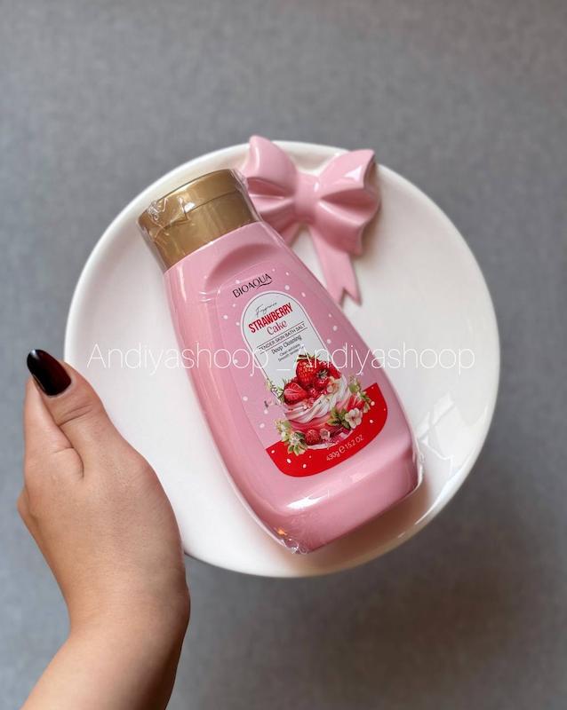 نمک بدن کیک توت فرنگی