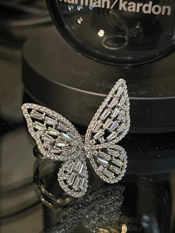 انگشتر پروانه 