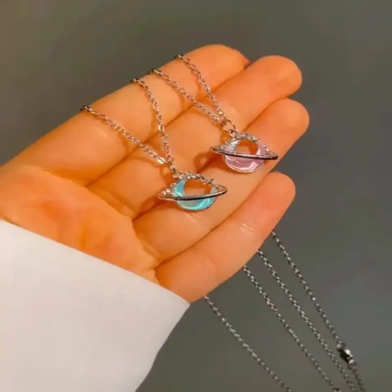 گردنبند ماه