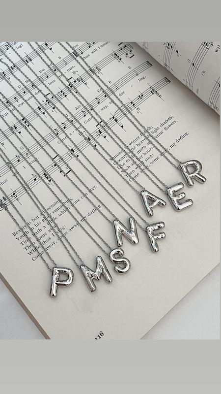 گردنبند حروف بادکنکی 