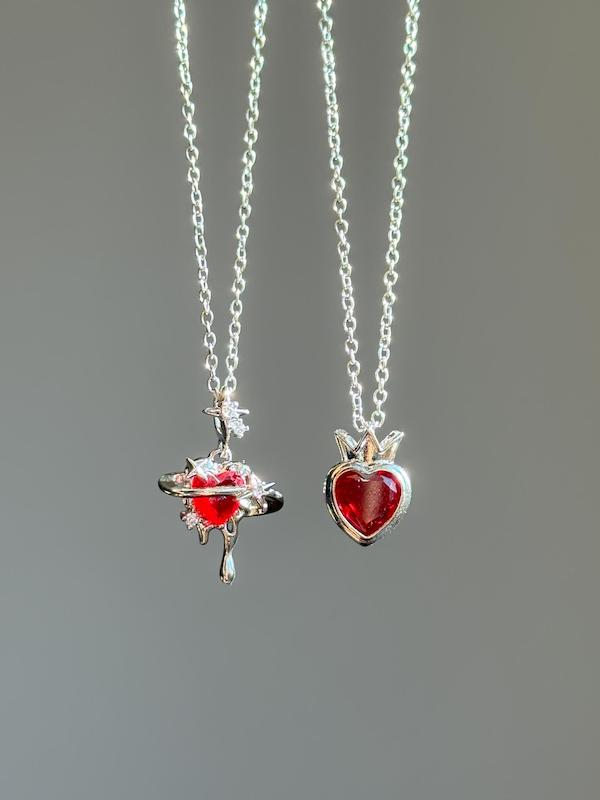 گردنبند ملکه قرمز