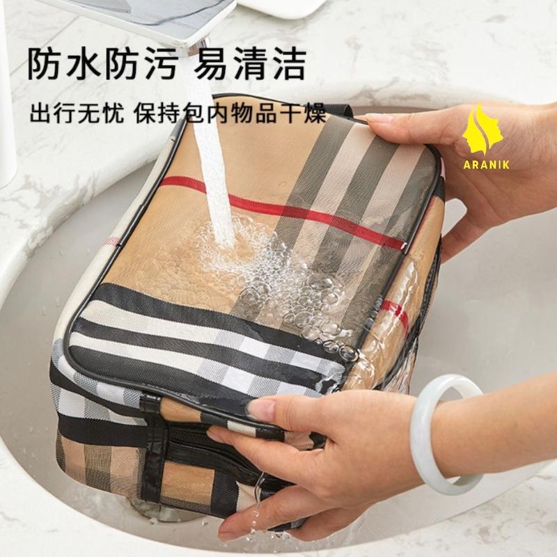 کیف آرایشی واش بگ طرح Burberry