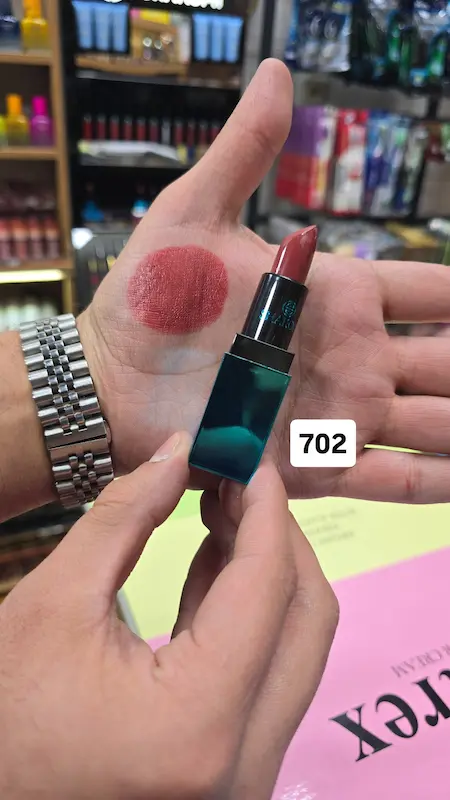 رژلب جامد برنــد شاکومــی شماره 702