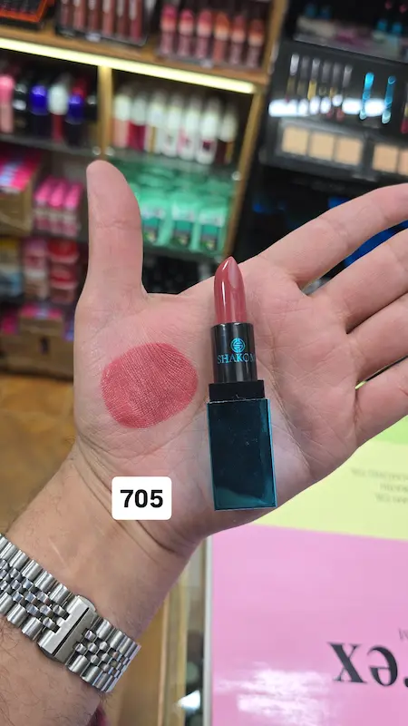 رژلب جامد برنــد شاکومــی شماره 705